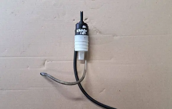 Renault Kangoo I Windscreen/windshield washer pump 7700431079 8200213041 7700430702