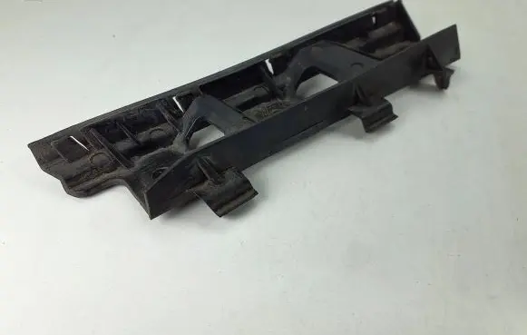 Volkswagen PASSAT B6 Front bumper mounting bracket 3C0807184