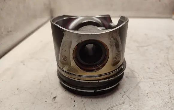 Mercedes-Benz E W212 Piston 