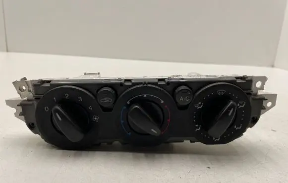 Ford Focus C-MAX Climate control unit 3M5T19980AD 69607320 P69602060824196