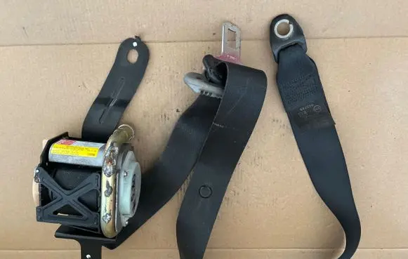 Nissan Almera Tino Front seatbelt 86884BU071 040745