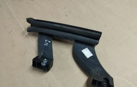 Peugeot 308 Rear door windshield rail 9802146780