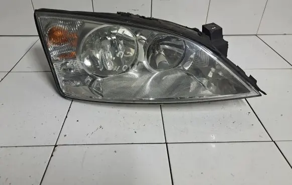 Ford Mondeo Mk III Headlight/headlamp 0301174204 030117420400 S7113005SD