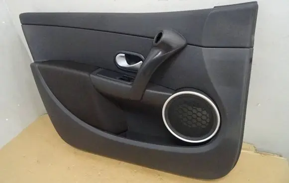 Renault Clio III Front door card panel trim