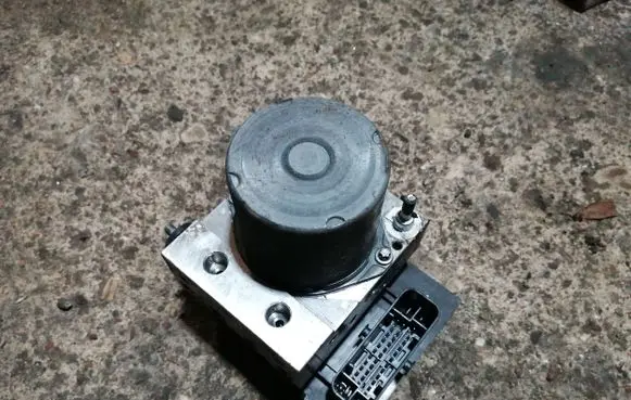 Peugeot 5008 ABS Pump 9674677580 0265230881