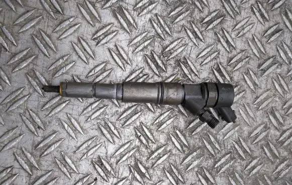 BMW 5 E39 Fuel injector