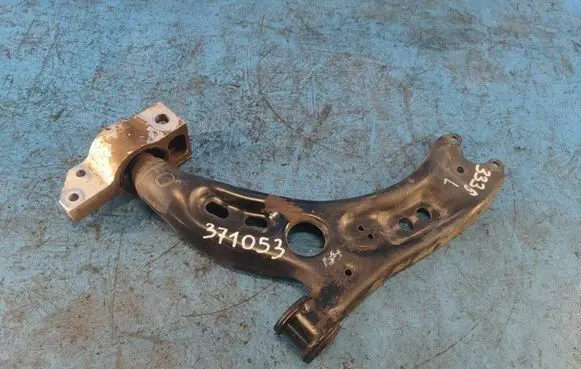 Volkswagen Tiguan Front lower control arm/wishbone 5N0407151