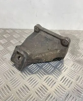 Engine mounting bracket