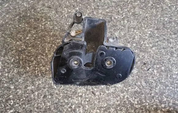 Volkswagen Caddy Sliding door lock 7H0843604K