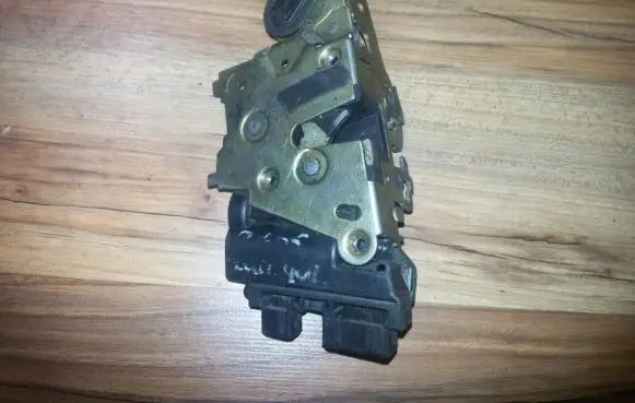 Peugeot 605 Rear door lock