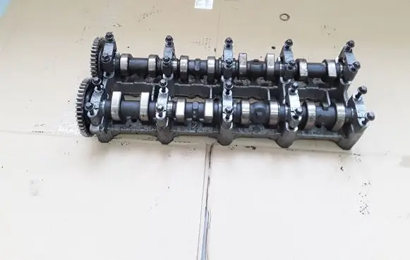 Mercedes-Benz C W204 Engine head R6110160504 15406136