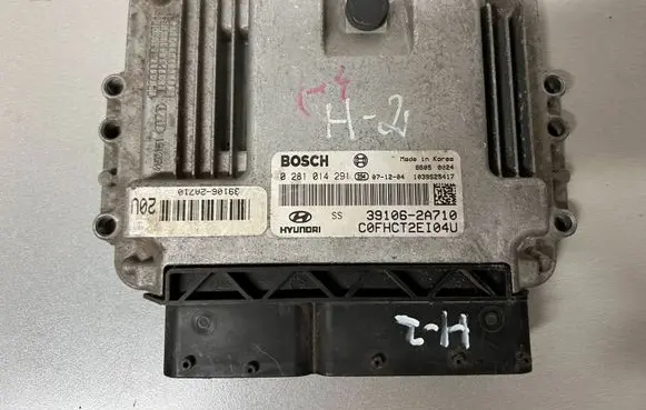 Hyundai i30 Engine control unit/module 391062A710 1039S25417 0281014291