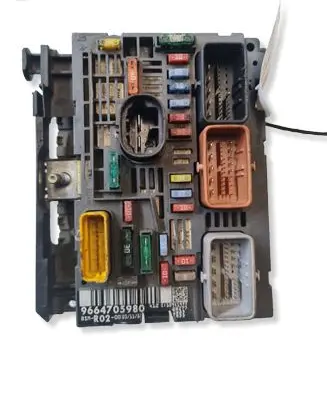 Peugeot 407 Fuse module 9664705980