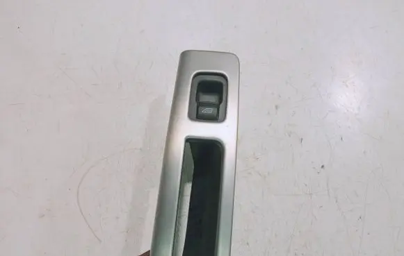 Volvo V50 Electric window control switch 8663819 ESW467