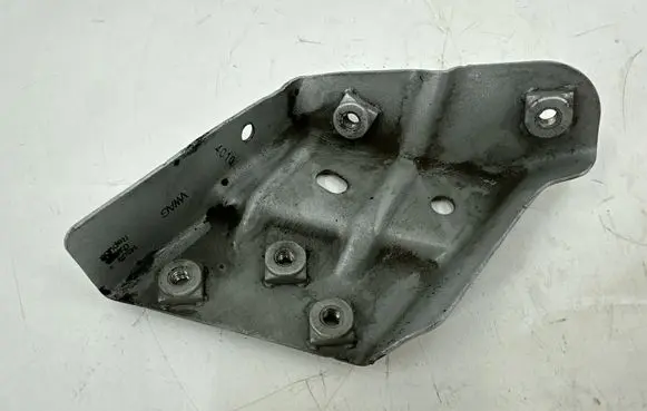 Volkswagen Touareg II Fender mounting bracket 7P6821151A