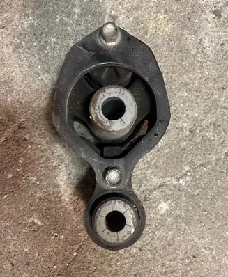 Engine mount bracket