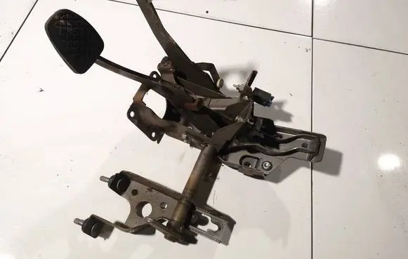 Subaru Forester SH Clutch pedal 