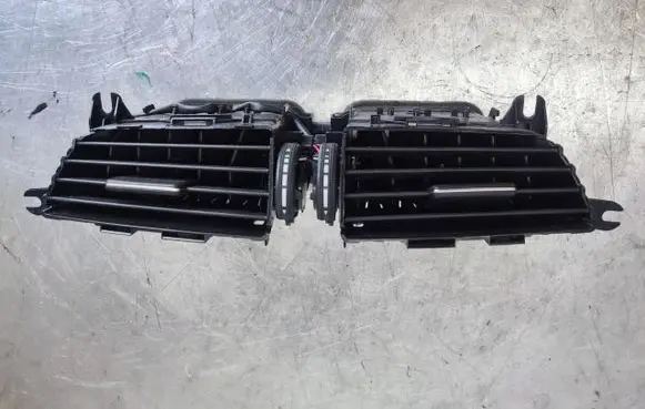Mercedes-Benz C W204 Dash center air vent grill A2048308454
