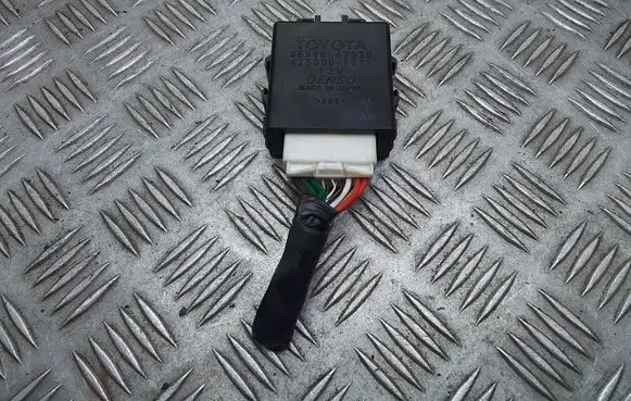 Toyota Prius (XW30) Window wiper relay 8594047020 4230001111