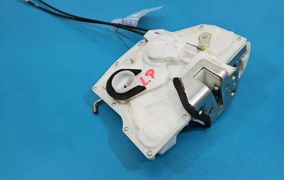 Suzuki Swift II Front door lock 8220268LA1 IMPRK1563327