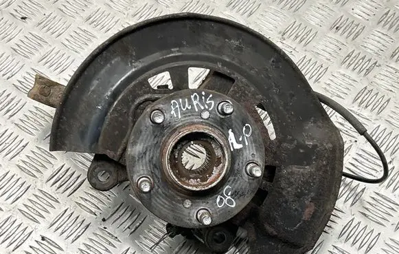 Front wheel hub spindle knuckle