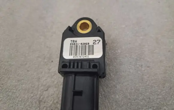 Toyota Auris 150 Airbag deployment crash/impact sensor 8983102060