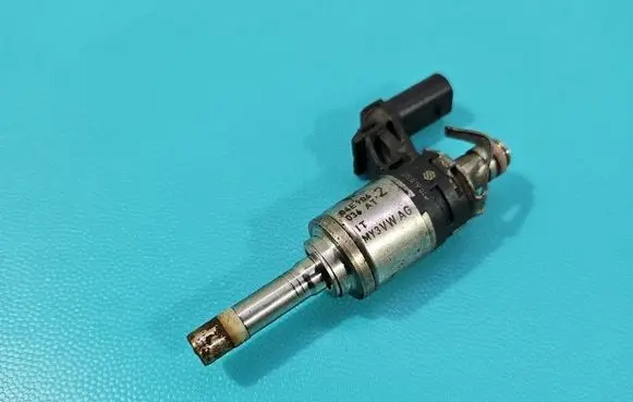 Skoda Fabia Mk3 (NJ) Fuel injector 04E906036AT IMPRK1554577