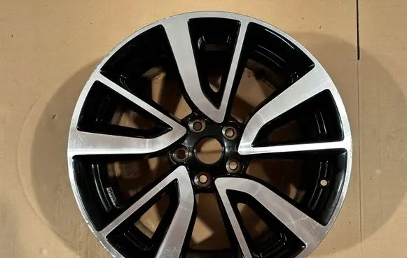 Nissan Qashqai R19 alloy rim 