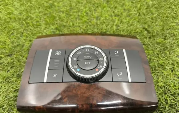 Mercedes-Benz R W251 Climate control unit A1648700189 03420860