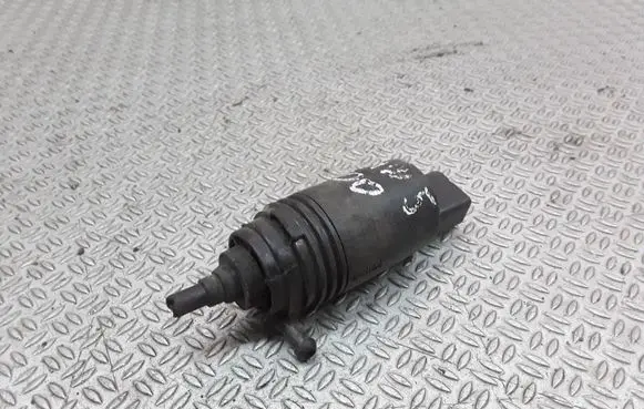 BMW 5 E39 Windscreen/windshield washer pump 67128377612
