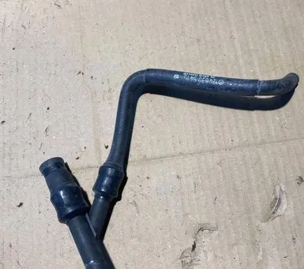 Mercedes-Benz E W124 Engine coolant pipe/hose 1248305415