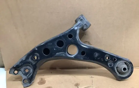 Toyota Prius (XW50) Front lower control arm/wishbone U2179132184 4865547030
