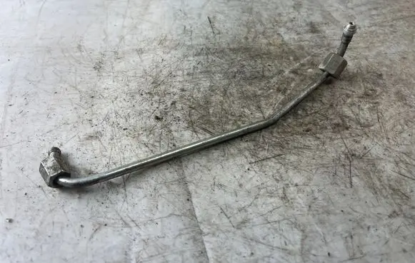 KIA Carens I Fuel injector supply line/pipe 