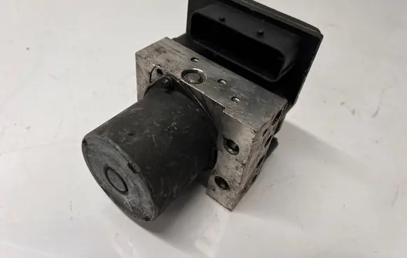 BMW 5 E60 E61 ABS Pump 6775730