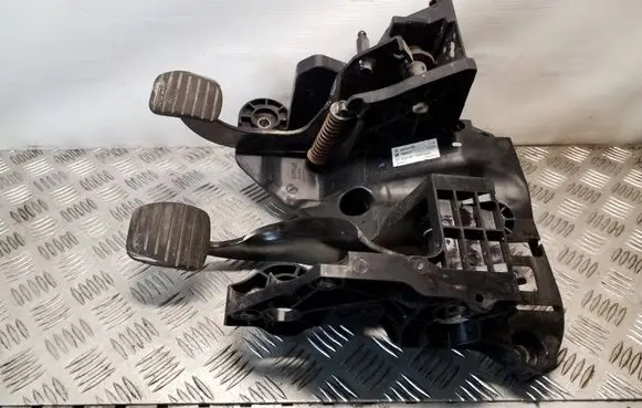 Renault Trafic III (X82) Pedal assembly 465104286R 93868410