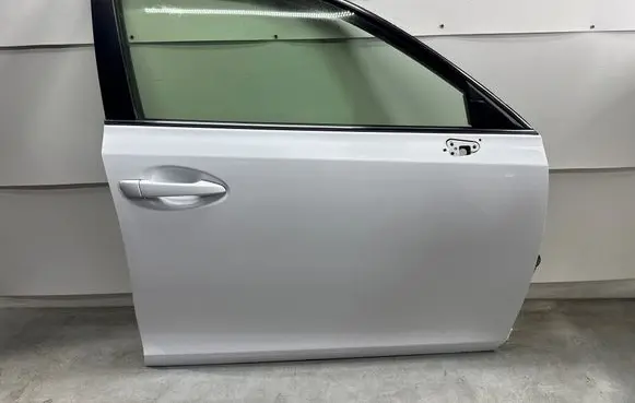 Lexus CT 200H Front door