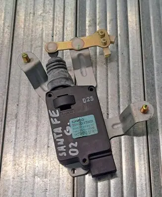 Hyundai Santa Fe Tailgate boot lock/latch motor 9575026000 F00S4A2597