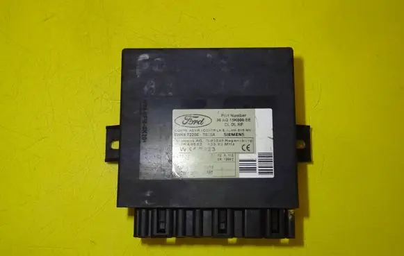 Ford Focus Comfort/convenience module 98AG15K600EE 5WK47220E