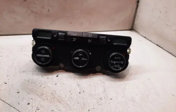 Volkswagen PASSAT B6 Climate control unit 74677532