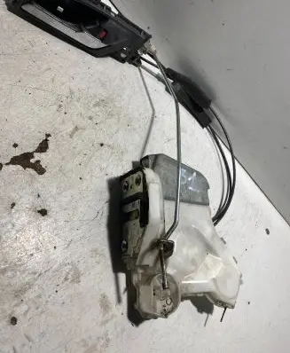 Honda CR-V Front door lock 72111SWAEA