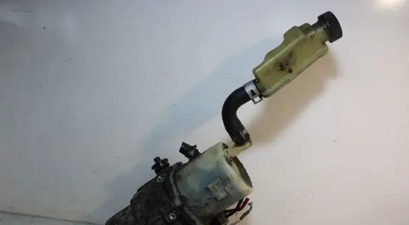 Mazda 3 I Power steering pump