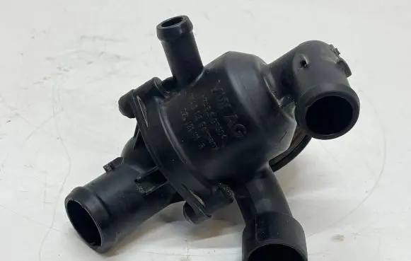Thermostat/thermostat housing