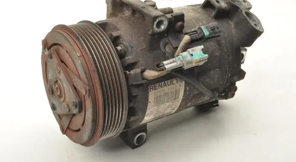 Renault Clio IV Air conditioning (A/C) compressor (pump) 926001243R