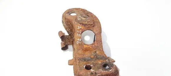 Subaru Legacy Bracket in trunk/boot 