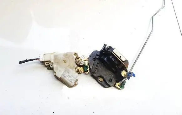 Nissan Almera Tino Front door lock 8055261u66 89-a542