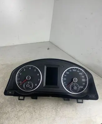 Volkswagen Tiguan Speedometer (instrument cluster) 5N0920871A 216281km VD104822