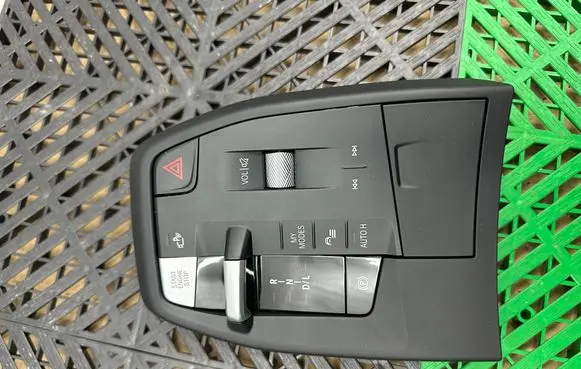 BMW X1 U11 Gear shifter/selector 9473167 004002002 4223000193769004