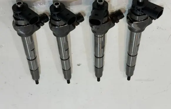 Audi A4 S4 B9 8W Fuel injector 04L130277N