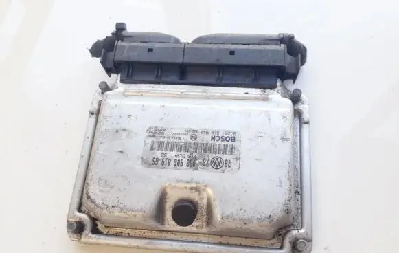 Volkswagen PASSAT B5 Engine control unit/module 038906019GS 0281010940