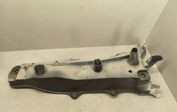 Fender mounting bracket